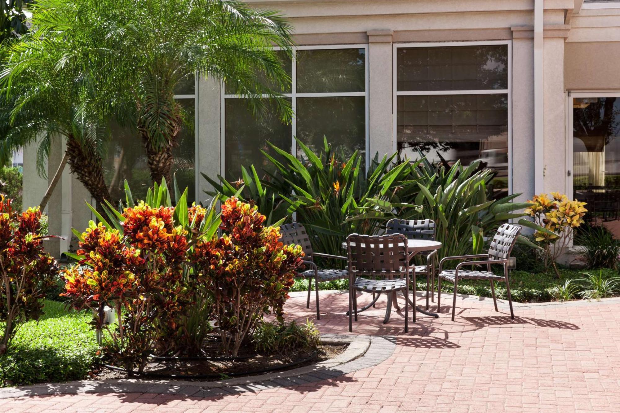 Hilton Garden Inn Mcallen Airport Exterior photo